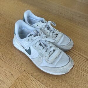 Nike internationalist